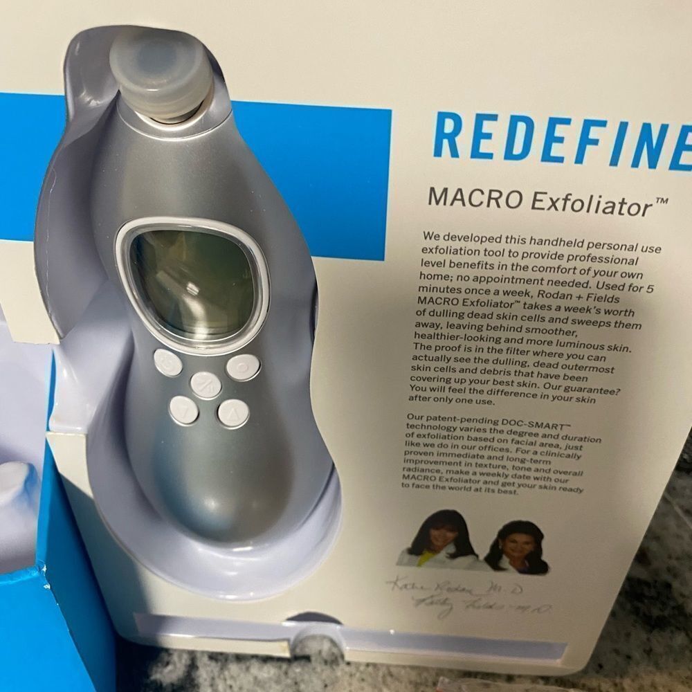 Redefine Macro Exfoliator - Picture 3 of 11